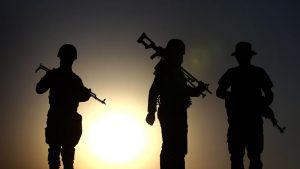 Iraqi Kurdish Peshmerga fighters take position on the front line in Khazer, near the Kurdish checkpoint of Aski kalak, 40 km West of Arbil, the capital of the autonomous Kurdish region of northern Iraq, on August 14, 2014. US military advisors in Iraq are headed for Mount Sinjar to study means of evacuating civilians who have been trapped there by jihadists, a spokesman for the Kurdish peshmerga forces said Wednesday. AFP PHOTO/SAFIN HAMED