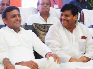 akhilesh-yadav-55f111bf84731_exlst