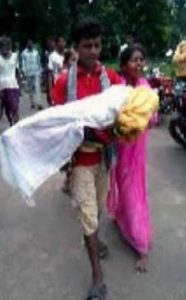 odisha-man-carries-daughters-body_650x400_71472832109