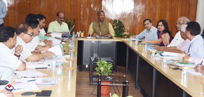 मुख्यमंत्री त्रिवेन्द्र सिंह रावत सचिवालय में