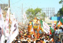 मुख्यमंत्री पुष्कर सिंह धामी ने तेलंगाना के वारंगल में भाजपा प्रत्याशी अरुरी रमेश के समर्थन में किया रोड शो।