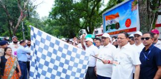 मुख्यमंत्री ने शौर्य स्थल पर पुष्पचक्र अर्पित कर शहीदों को दी श्रद्धांजलि, ‘रन फॉर कारगिल हीरोज’ मैराथॉन को दिखाई हरी झंडी