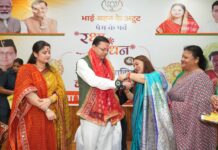 मुख्यमंत्री को प्रदेशभर से आई बहनों ने बांधा रक्षा सूत्र, CM ने बहनों का जताया आभार