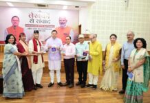 देहरादून : मुख्यमंत्री ने मुख्य सेवक सदन में लेखकों और साहित्यकारों से किया संवाद