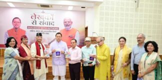 देहरादून : मुख्यमंत्री ने मुख्य सेवक सदन में लेखकों और साहित्यकारों से किया संवाद