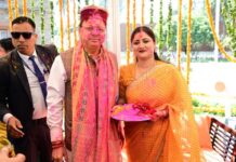 DEHRADUN: सीएम धामी के ‘द्वार’ पर फाग के रंग, होली मिलन में उमड़ा जनसैलाब