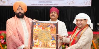 राज्यपाल ने किया श्री गुरु ग्रंथ साहिब के संस्कृत पद्यानुवाद का विमोचन, कहा – गुरुवाणी और देववाणी संस्कृत का दिव्य संगम