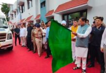 CM धामी ने कैलाश मानसरोवर यात्रा के पहले दल को दिखाई हरी झंडी, 49 श्रद्धालुओं का पहला जत्था रवाना