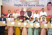 सीएम धामी ने युवाओं को बांटे नियुक्ति पत्र, कहा ये सवा करोड़ उत्तराखंडवासियों के विश्वास का प्रतीक