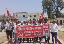 गन्ना मूल्य बढ़ाने को तहसील मुख्यालय पर गरजे किसान, स्मार्ट मीटर का भी किया विरोध