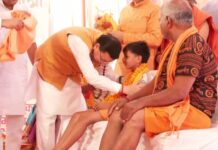 हरिद्वार में मुख्यमंत्री धामी ने किया शिवभक्त कांवड़ियों का स्वागत