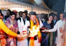 मुख्यमंत्री आवास में धूमधाम से मनाया गया ईगास, सीएम धामी ने भेलो भी खेला