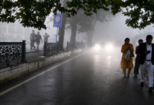 तीन दिन से हो रही बारिश से जनजीवन हुआ अस्त-व्यस्त, मलबे के कारण नैनीताल में सात मोटर मार्ग बंद NAINITAL
