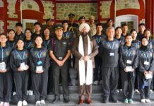 लेह-लद्दाख के विद्यार्थियों ने की राज्यपाल लेफ्टिनेंट जनरल गुरमीत सिंह से मुलाकात, कहा- “तिरंगा हम सभी को जोड़ता है”