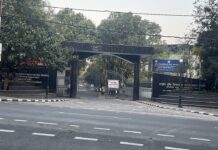 NIEPVD में दिव्यांग छात्रों का फूटा गुस्सा, क्लास छोड़ प्रशासनिक भवन पर प्रदर्शन, स्थायी निदेशक समेत कई मांगें