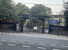 NIEPVD में दिव्यांग छात्रों का फूटा गुस्सा, क्लास छोड़ प्रशासनिक भवन पर प्रदर्शन, स्थायी निदेशक समेत कई मांगें