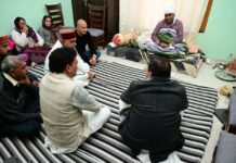 मुख्यमंत्री धामी ने विधायक सहदेव सिंह पुंडीर के आवास में जाकर उनकी माता के निधन पर दी श्रद्धांजलि