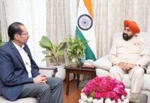 देहरादून में राज्यपाल गुरमीत सिंह से मिले प्लान इंडिया के प्रतिनिधि, स्वच्छता अभियान पर हुई चर्चा