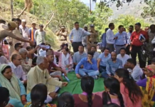 जिलाधिकारी पहुंचे दूरस्थ सल्ट ब्लॉक के तड़म गांव, मानव-वन्यजीव संघर्ष में मारे गए महिपाल सिंह के परिवार से की मुलाकात almora news