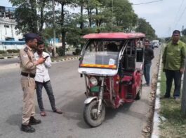 हरिद्वार में ई-रिक्शा पर सख्ती, बिना सत्यापन वाले चालकों पर ताबड़तोड़ कार्रवाई haridwar