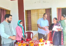चम्पावत में मतदाता सूची का विशेष पुनरीक्षण तेज, डीएम ने बूथ का किया निरीक्षण