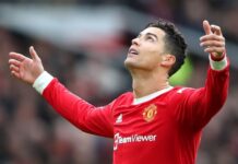 दिग्गज फुटबॉलर क्रिस्टियानो रोनाल्डो ने एक और रिकॉर्ड, यूट्यूब चैनल लॉन्च करते ही महज 90 मिनट में हुए 10 लाख सब्सक्राइबर्स।