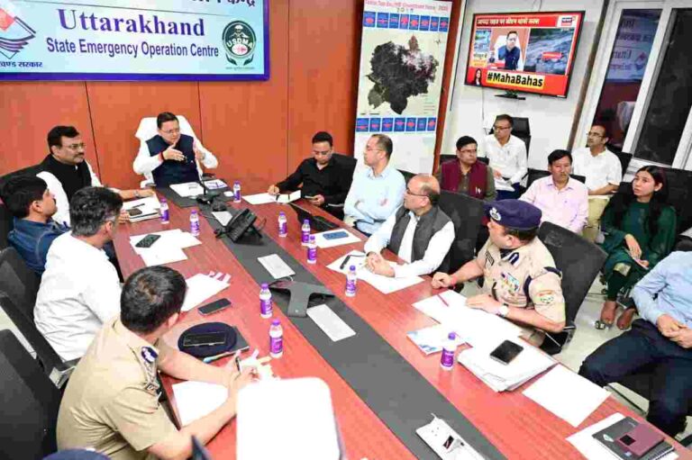 जब सब सो रहे थे, तब जाग रहे थे CM धामी….चमोली के लिए जारी किए तत्काल निर्देश