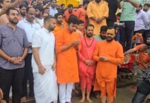 हर की पौड़ी से गूंजा ‘हर-हर महादेव’… तेजस्वी सूर्या ने उठाई कांवड़ haridwar