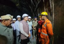 चमोली टनल हादसा: सीएम धामी ने किया घटनास्थल का निरीक्षण, टनल के अंदर पहुंचकर रेस्क्यू अभियान का लिया जायजा