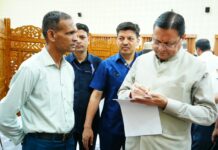 मुख्यमंत्री धामी ने मुख्य सेवक सदन में सुनीं जनसमस्याएं, अधिकारियों को त्वरित समाधान के निर्देश