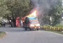 नैनीताल के ज्योलीकोट में पटाखों से भरा ट्रक में लगी आग, मौके पर मचा हड़कंप