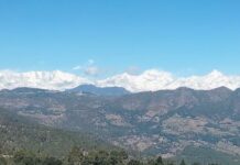 पिथौरागढ़ में बर्फबारी के बाद चांदी सी चमकी चोटियां, सैलानी कर रहे खूबसूरत नजारों का दीदार pithoragarh