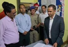 जिला अस्पताल में डीएम का औचक निरीक्षण, लापरवाही पर कड़ी फटकार pithoragarh