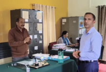 पिथौरागढ़ में स्कूल से खण्ड शिक्षा कार्यालय तक डीएम का छापा, लापरवाह कर्मचारियों पर कार्रवाई के निर्देश