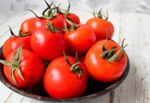 त्वचा की देखभाल में टमाटर है सुपरफूड, जानें 5 असरदार घरेलू टिप्स…
