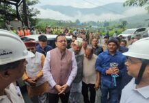 खराब मौसम के बीच पीपलकोटी पहुंचे सीएम धामी, टनल रेस्क्यू ऑपरेशन का लिया जायजा