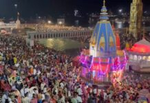 सोमवती अमावस्या पर हरिद्वार में उमड़ी भीड़, गंगा स्नान कर पुण्य कमा रहे लोग