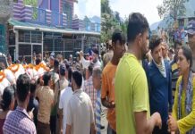 जितेंद्र सिंह आत्महत्या मामला गरमाया, परिजनों ने अंतिम संस्कार से किया इनकार, दोषियों को फांसी की मांग जितेंद्र सिंह आत्महत्या