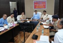 रुद्रपुर में मंडलायुक्त दीपक रावत ने की विकास योजनाओं की समीक्षा, स्वास्थ्य और शिक्षा पर दिया विशेष जोर l