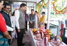 दीपावली से पहले बच्चों और महिलाओं ने पेश की हुनर की मिसाल – मुख्य सचिव भी बोले ‘वाह!