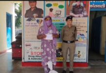 डोईवाला में महिला शराब तस्कर गिरफ्तार, 52 टेट्रा पैक देसी शराब बरामद DOIWALA